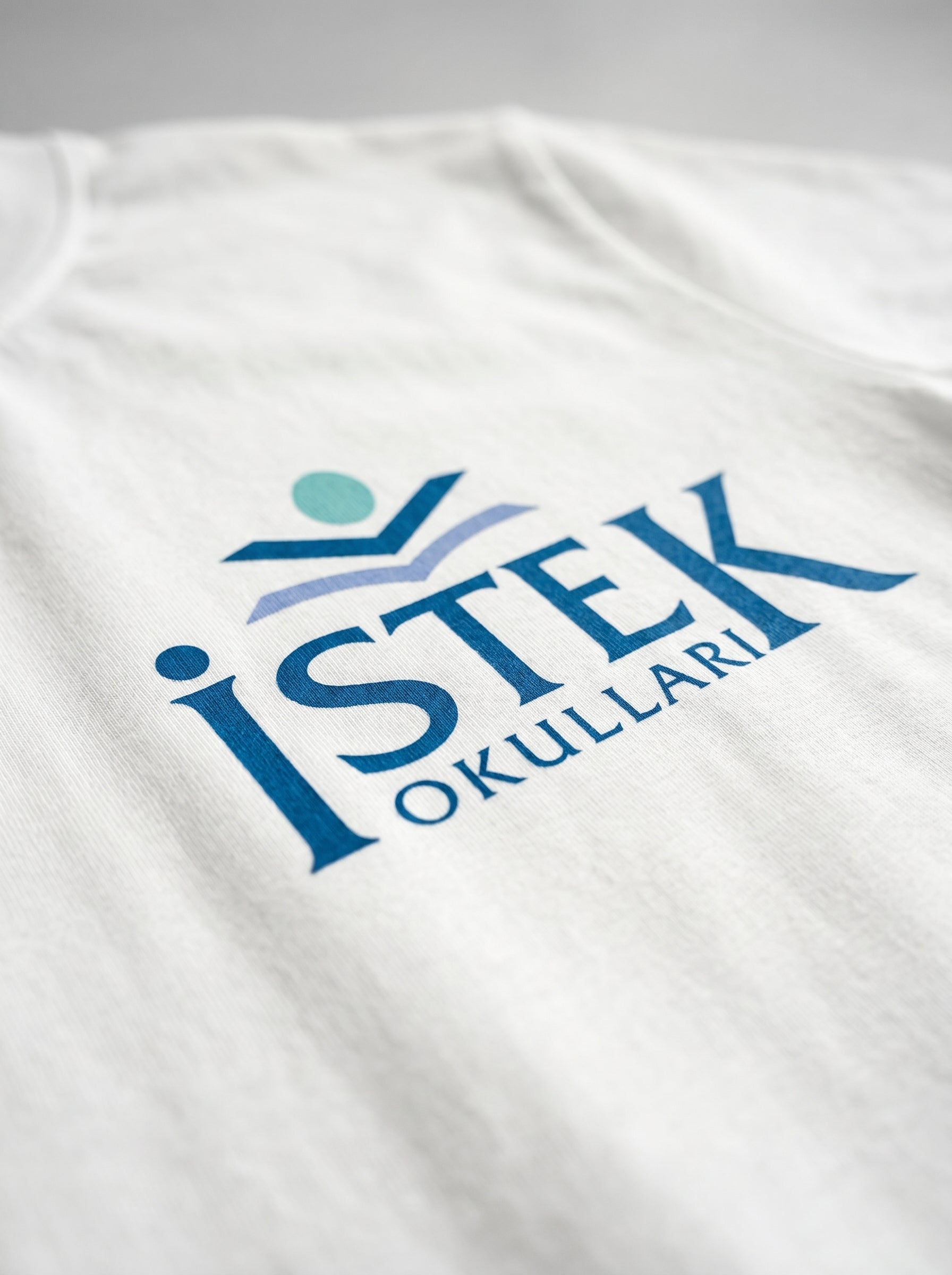 İstek Okulları Logo Baskılı T-Shirt