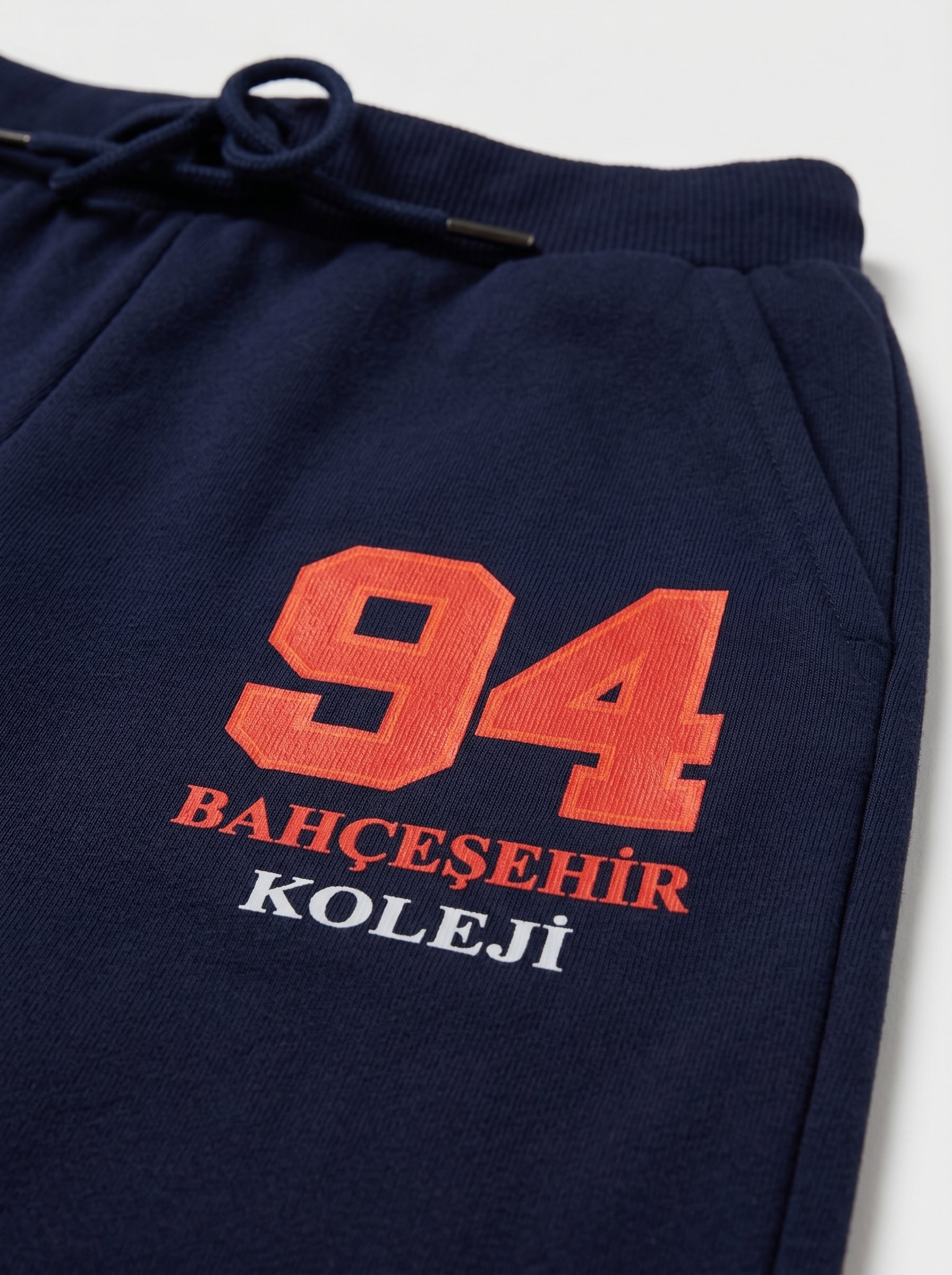 Bahçeşehir Koleji EST94 Kırmızı Baskılı Lacivert Şort